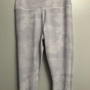 Alo High Waist Camo Vapor Light Gray  Camouflage Size Large Leggings